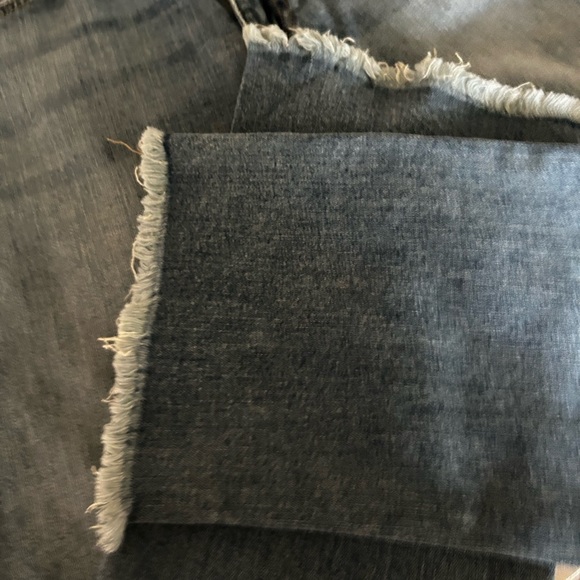 Hudson Noa high rise straight cropped jeans
-Fringe bottom
-Clr: Aimee
-Size 27 - Picture 7 of 8